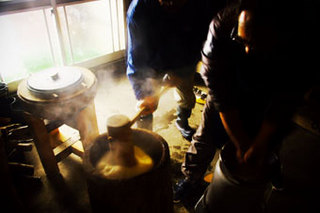 小谷村古民家再生餅つき1-12p.jpg